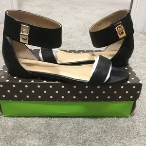 Brand new sole society flat black sandal size 9.